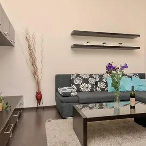 Corvina With Free Private Parking Apartmán